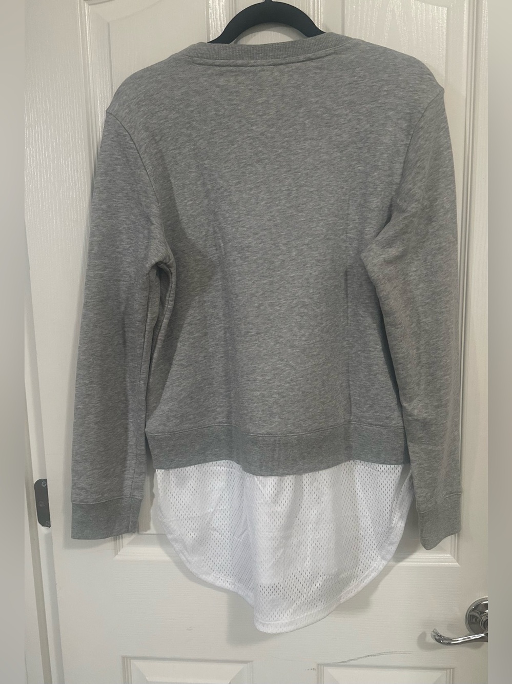 NWOT Women’s Adidas Sweatshirt Mesh Athleisure Performance Wear Gray Crewneck M. - Picture 5 of 5